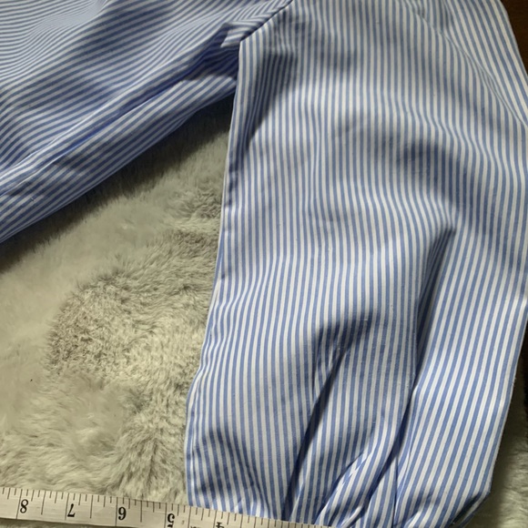 Listicle off-shoulder blouse - Picture 7 of 8